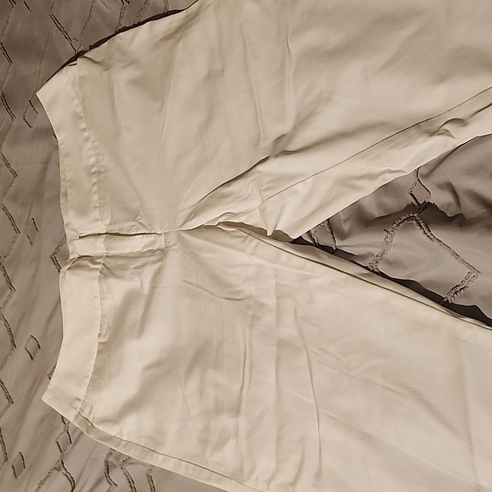 Worthington, modern fit capri's, Size 16, White.